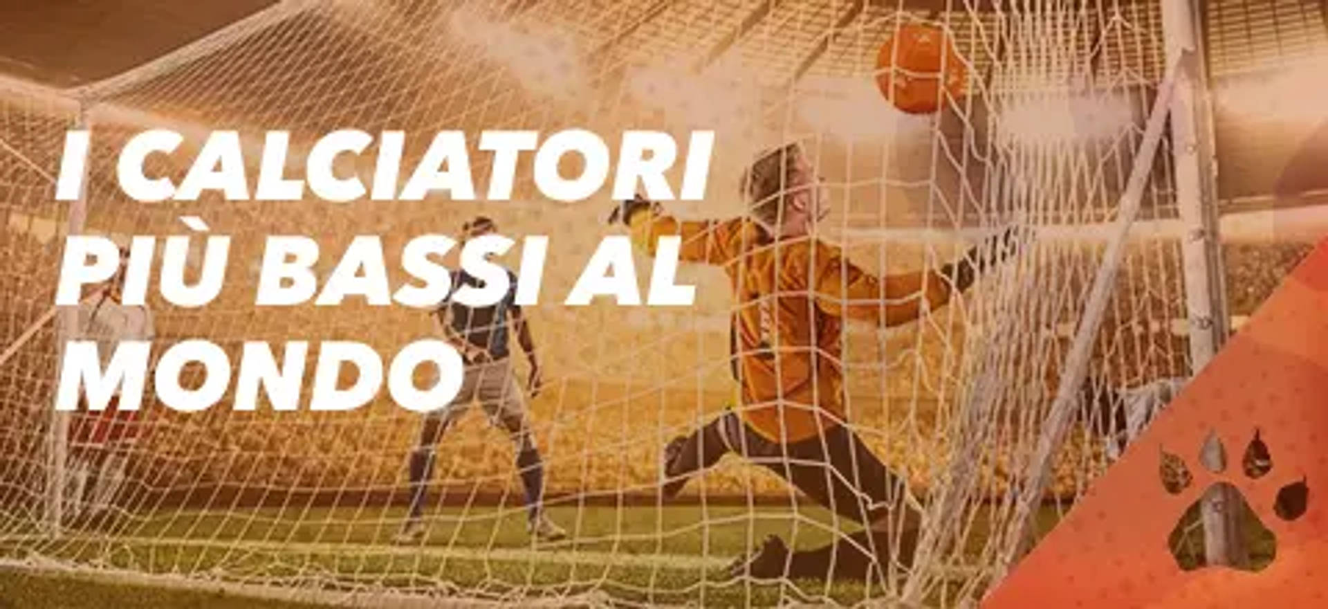 Soccer goalie diving to block a ball. Text in Italian about the shortest soccer players.
