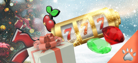 Slot machine con sette, ciliegie, gemme e regalo di Natale.